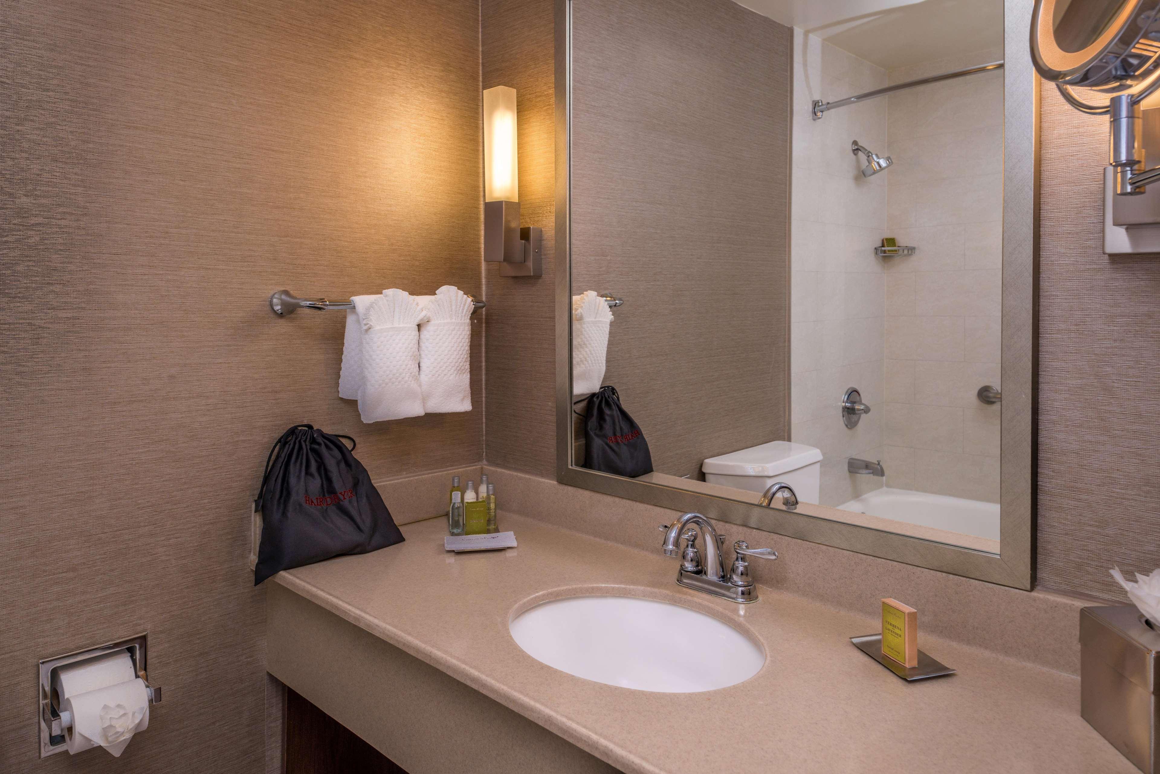 Doubletree By Hilton Whittier Hotel Szoba fotó