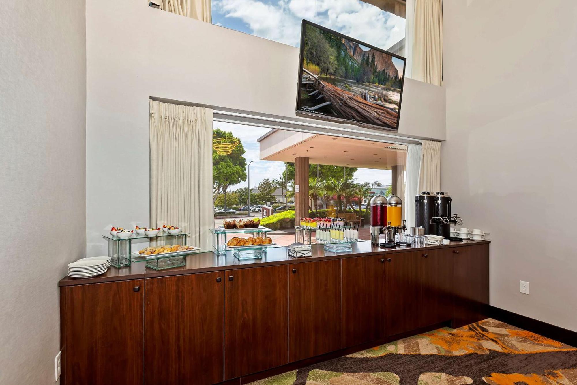 Doubletree By Hilton Whittier Hotel Kültér fotó