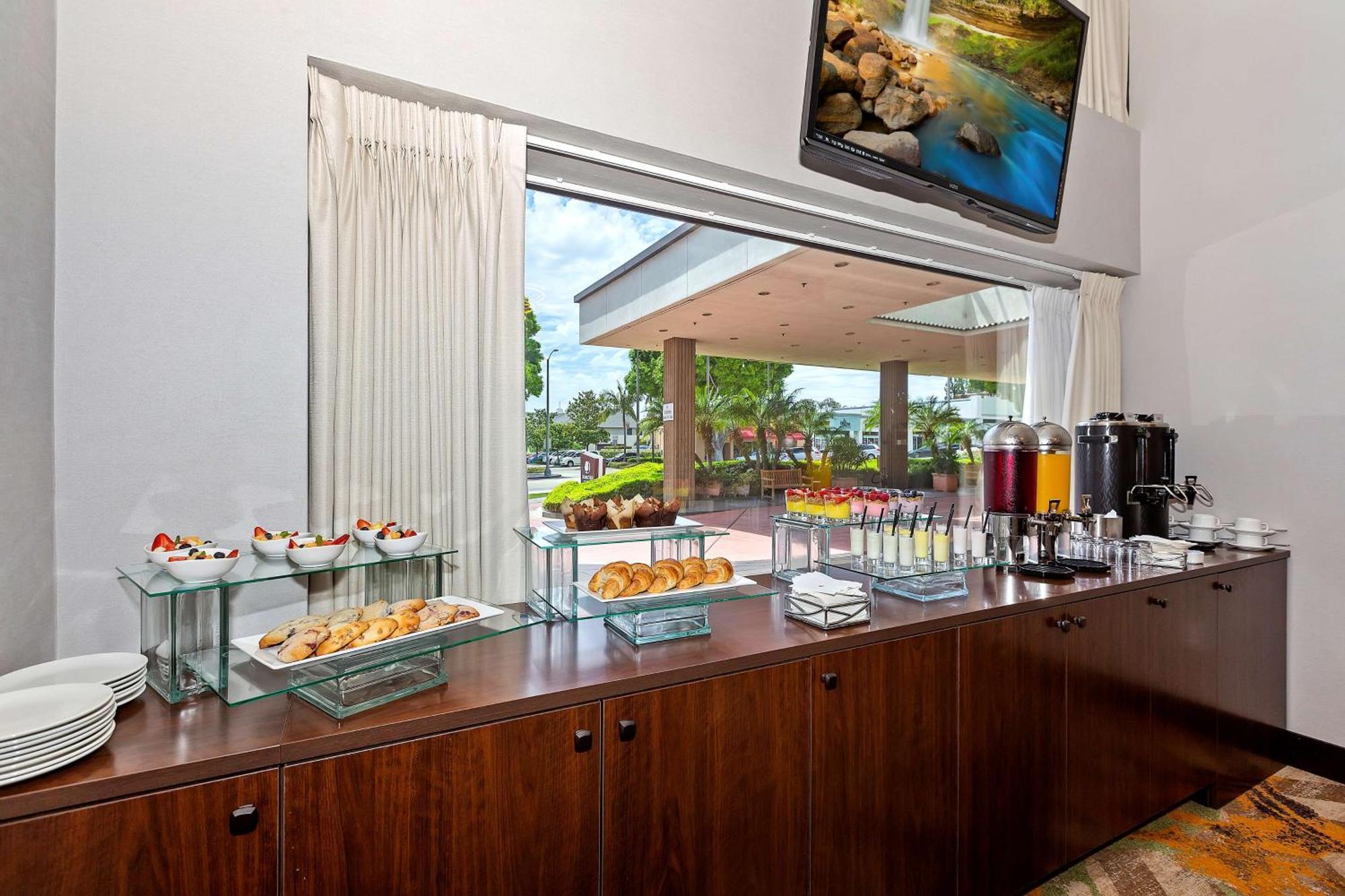 Doubletree By Hilton Whittier Hotel Kültér fotó